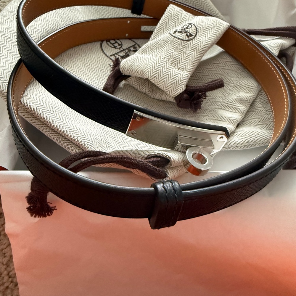 Hermes kelly belt Black Leather Belt with Silver Buckle
Sold❌